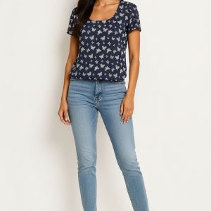 PLAYERA CORAZONES CUELLO AMPLIO